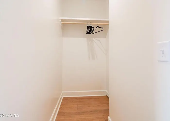 Holiday home Modern 3br 2 And A Half Ba Townhome, Heart Of Town