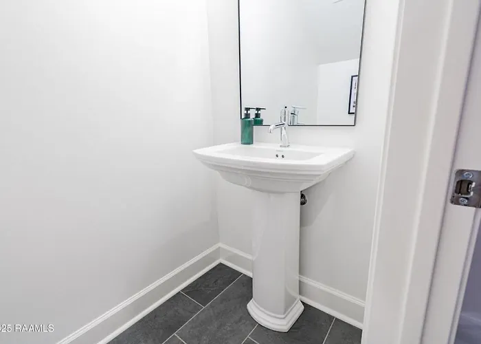 Modern 3br 2 And A Half Ba Townhome, Heart Of Town * Lafayette