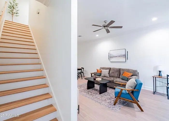 Holiday home Modern 3br 2 And A Half Ba Townhome, Heart Of Town *