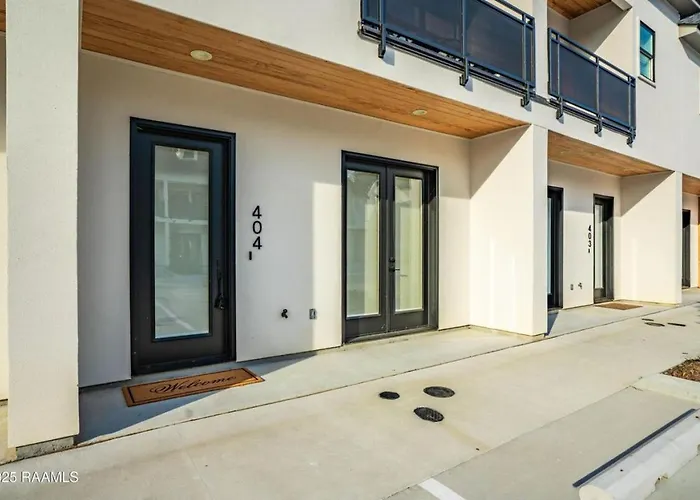 Modern 3br 2 And A Half Ba Townhome, Heart Of Town Lafayette