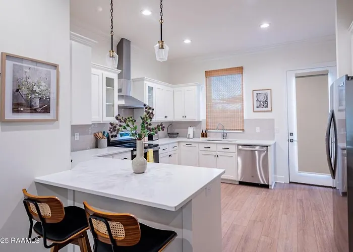 Holiday home Modern 3br 2 And A Half Ba Townhome, Heart Of Town Lafayette