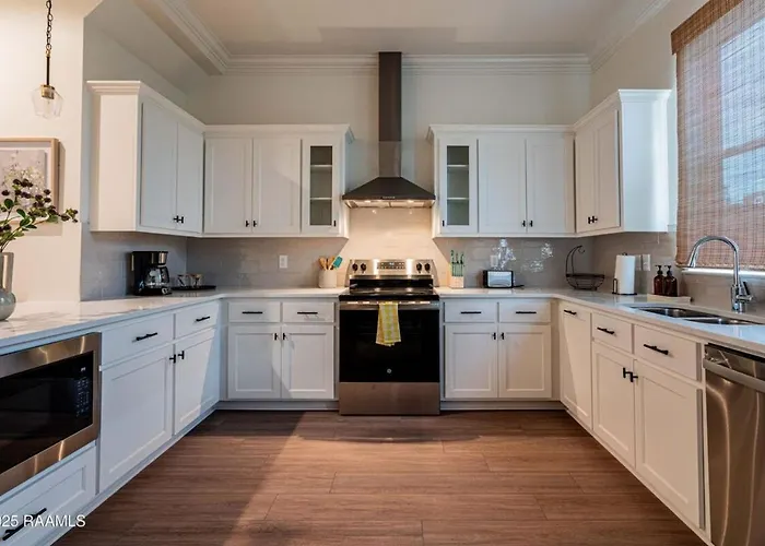 Modern 3br 2 And A Half Ba Townhome, Heart Of Town Holiday home Lafayette