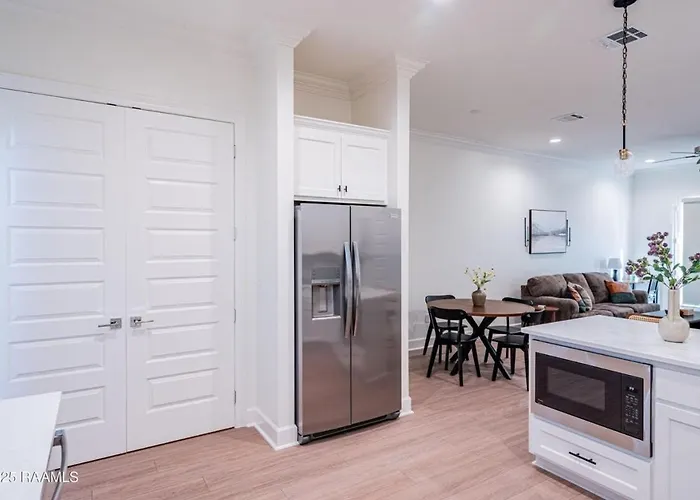 Modern 3br 2 And A Half Ba Townhome, Heart Of Town * Lafayette